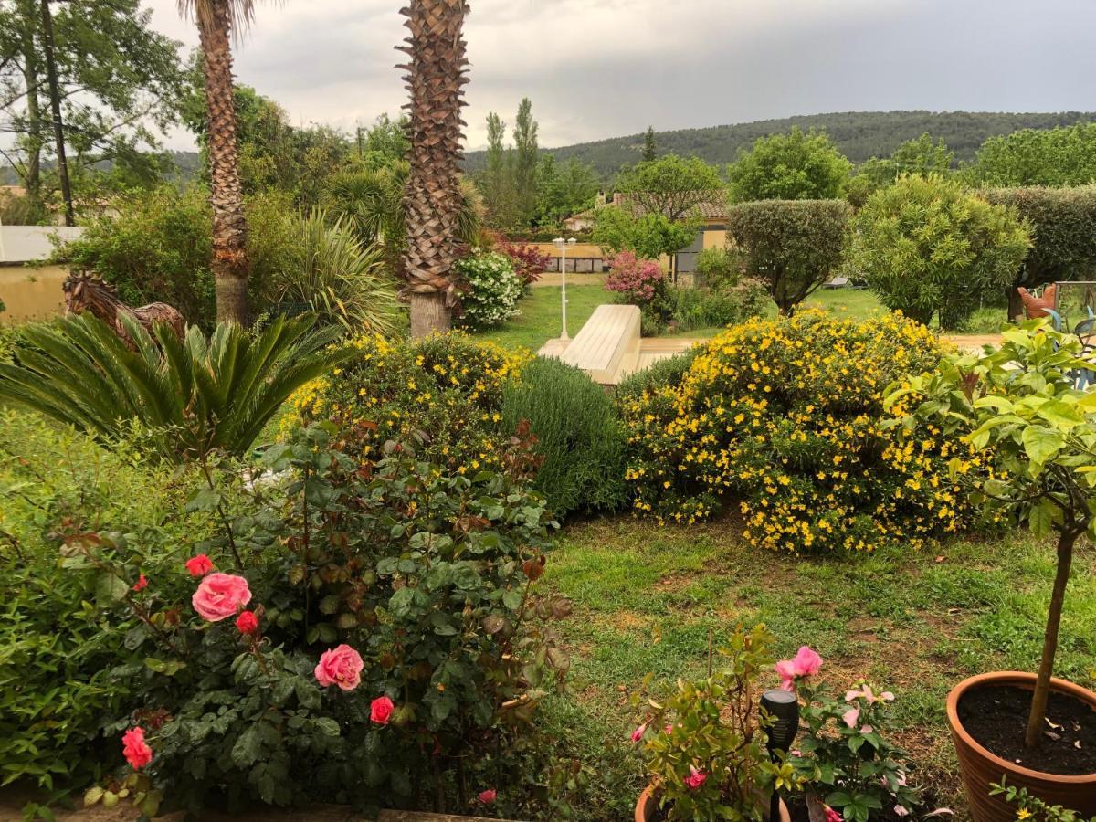 Le Cabanon Des Hirondelles Vila Villecroze Exterior foto